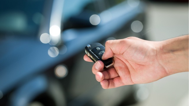トヨタなど一部の車の 盗難防止装置 にハッキング可能な脆弱性 セキュリティ通信