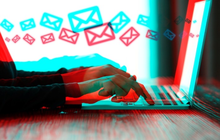 会社と私用のメールアドレス使い分けで注意するべきリスク